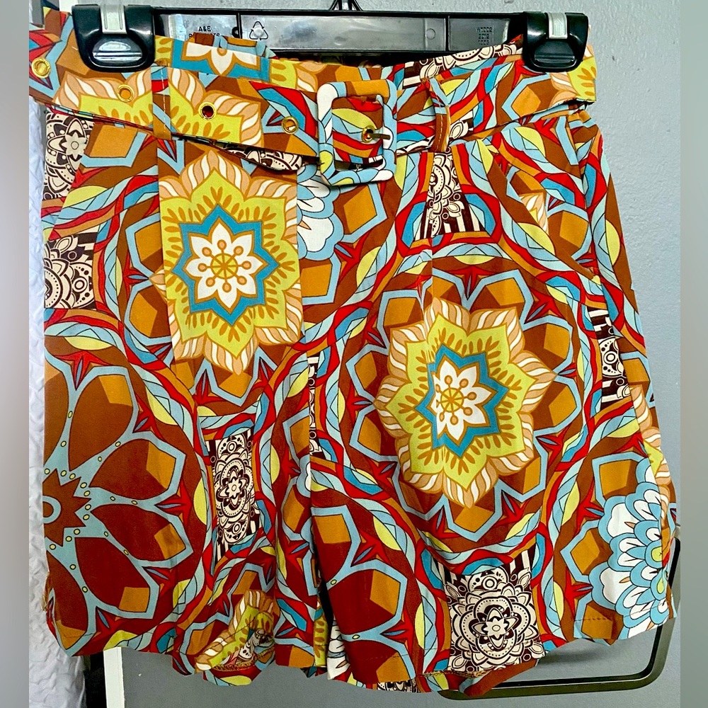Beauty color short with belt 😍